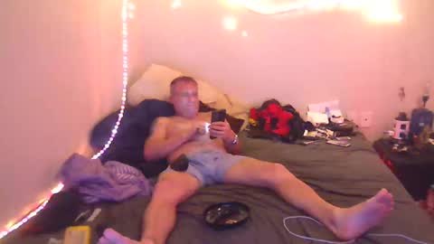 Snapshot of markymark101825061 chatting on 12-24-24, 10:33 markymark101825061 online show from 12-24-24, 10:33