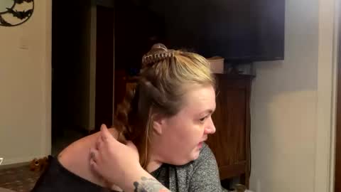 Snapshot of maroon_moon chatting on 02-13-25, 01:59 maroon_moon online show from 02-13-25, 01:59