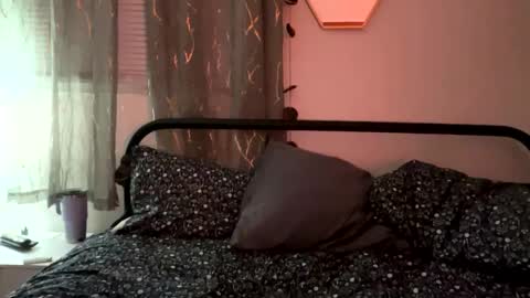 Snapshot of maroon_moon chatting on 02-15-25, 08:22 maroon_moon online show from 02-15-25, 08:22