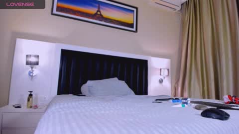 Mari online show from 10-19-25, 05:19