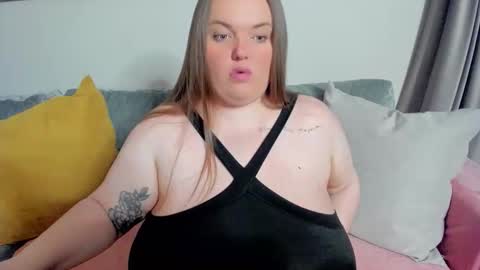 Snapshot of marry_girl chatting on 10-18-25, 07:03 Mary online show from 10-18-25, 07:03