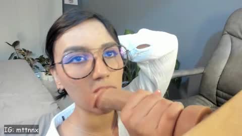 Snapshot of martiiinaa_ chatting on 11-21-25, 06:17 Martina online show from 11-21-25, 06:17