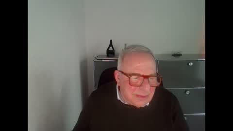 martin_1947 online show from 02-16-25, 04:42