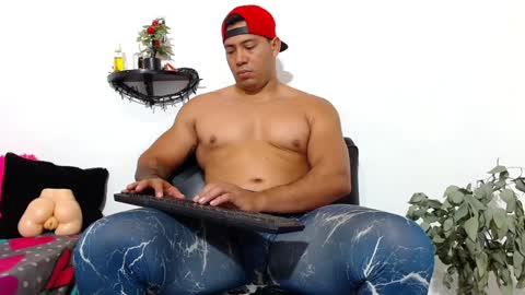 Snapshot of martin_fiit chatting on 12-12-24, 05:10 Martin instagrammartinfiit online show from 12-12-24, 05:10