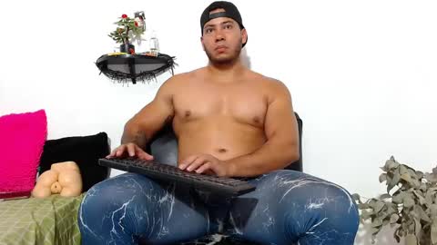 Snapshot of martin_fiit chatting on 03-04-25, 03:33 Martin instagrammartinfiit online show from 03-04-25, 03:33