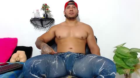 Snapshot of martin_fiit chatting on 10-31-25, 10:33 Martin instagrammartinfiit online show from 10-31-25, 10:33