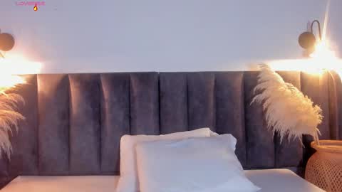 Laura online show from 10-22-25, 03:18