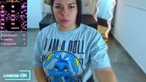Snapshot of martina_tay chatting on 12-30-24, 06:20 Hey im martina online show from 12-30-24, 06:20