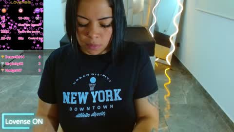 Snapshot of martina_tay chatting on 01-06-25, 06:14 Hey im martina online show from 01-06-25, 06:14