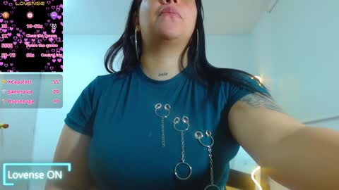 Snapshot of martina_tay chatting on 01-09-25, 06:17 Hey im martina online show from 01-09-25, 06:17