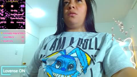 Snapshot of martina_tay chatting on 01-19-25, 09:01 Hey im martina online show from 01-19-25, 09:01