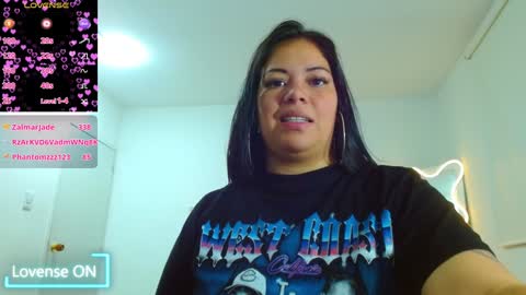 Snapshot of martina_tay chatting on 02-01-25, 07:47 Hey im martina online show from 02-01-25, 07:47