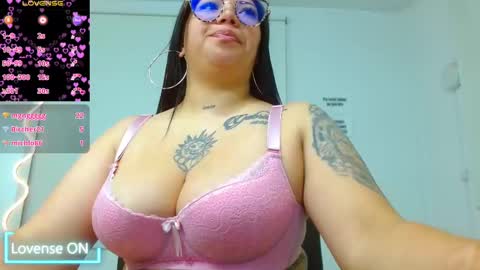 Snapshot of martina_tay chatting on 03-12-25, 09:12 Hey im martina online show from 03-12-25, 09:12