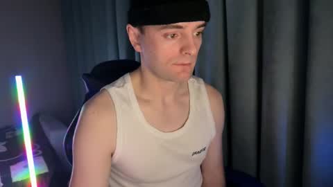 Snapshot of martinboy01 chatting on 11-17-25, 04:13 Martin online show from 11-17-25, 04:13