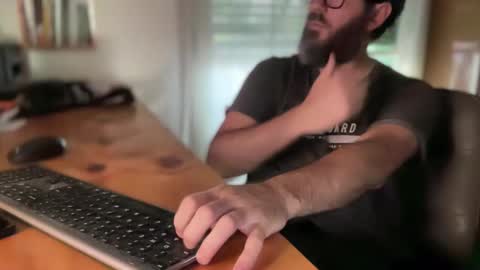 Snapshot of martincito22xl chatting on 02-10-25, 09:15 Martincito online show from 02-10-25, 09:15