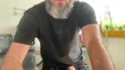 Snapshot of martincito22xl chatting on 02-12-25, 05:58 Martincito online show from 02-12-25, 05:58