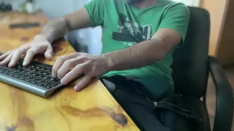 Snapshot of martincito22xl chatting on 09-10-25, 01:55 Martincito online show from 09-10-25, 01:55