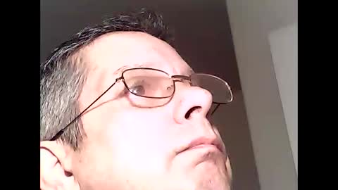 Snapshot of martylv702 chatting on 12-17-25, 03:01 marty online show from 12-17-25, 03:01