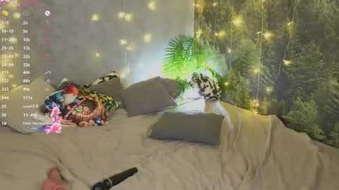 Mary  GMT 3 Mon Tue Wed Thu Fri 0300am - 0900am online show from 12-21-25, 01:13