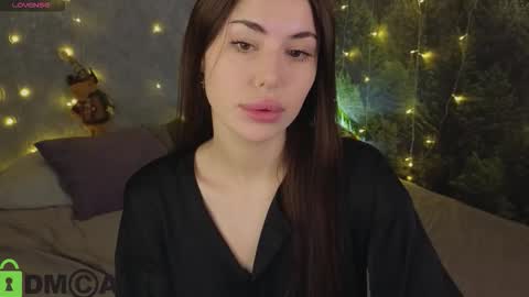 Mary  GMT 3 Mon Tue Wed Thu Fri 0300am - 0900am online show from 12-22-25, 01:02