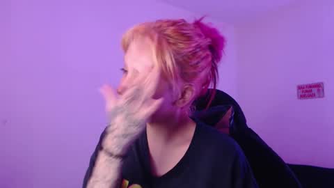                      100   online show from 11-24-25, 05:40