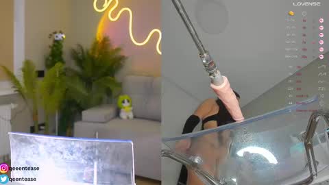 Caroline  qeeentease - ints qeentease - twitter online show from 03-05-25, 09:26