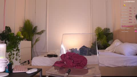 Caroline  qeeentease - ints qeentease - twitter online show from 02-07-26, 09:57