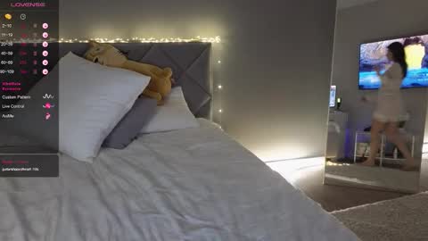 Maria online show from 10-25-25, 05:08