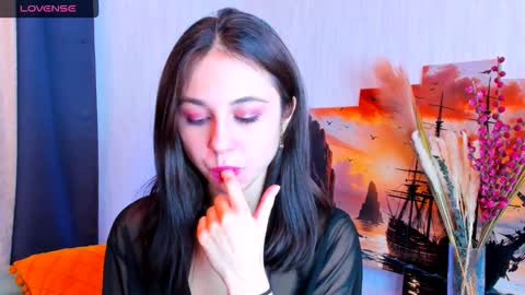 Snapshot of mary_marlow chatting on 10-11-25, 11:36 Mary online show from 10-11-25, 11:36