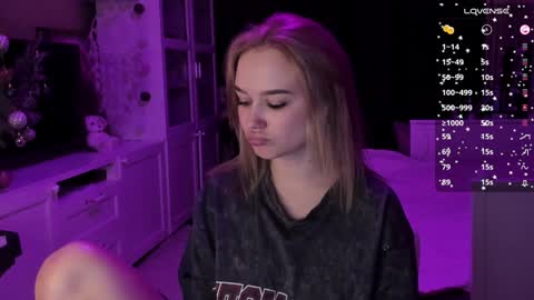 Snapshot of mary_romance chatting on 01-25-25, 09:25 Mary online show from 01-25-25, 09:25