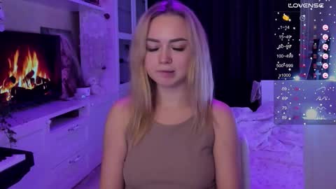 Snapshot of mary_romance chatting on 10-11-25, 08:29 Mary online show from 10-11-25, 08:29