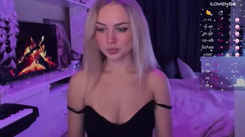 Snapshot of mary_romance chatting on 11-24-25, 08:08 Mary online show from 11-24-25, 08:08