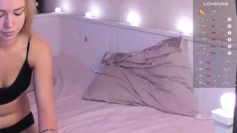 Snapshot of mary_romance chatting on 12-02-25, 11:48 Mary online show from 12-02-25, 11:48