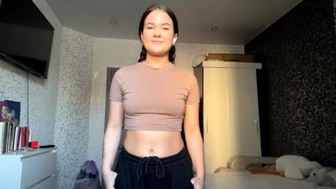 Snapshot of maryjanerowlett chatting on 02-17-26, 08:11 Lola online show from 02-17-26, 08:11