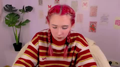 Snapshot of marylanee chatting on 10-23-25, 10:03 Mary online show from 10-23-25, 10:03