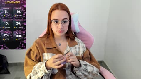 Dulce Maria online show from 12-17-24, 10:00