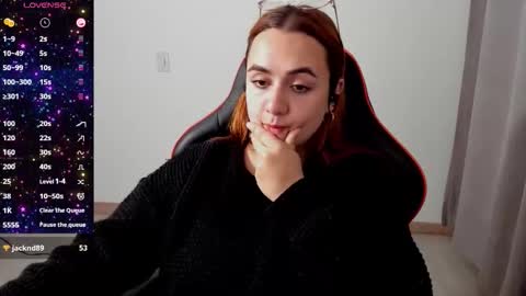 Dulce Maria online show from 10-29-25, 02:58