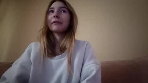 Hi My name is Elina Im 18 years old. online show from 09-23-25, 06:38