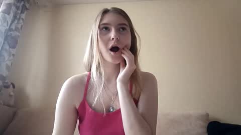 Hi My name is Elina Im 18 years old. online show from 10-20-25, 06:58