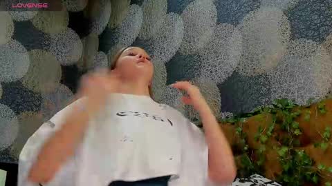 Snapshot of maryshiotta chatting on 02-07-25, 03:19 Mary online show from 02-07-25, 03:19