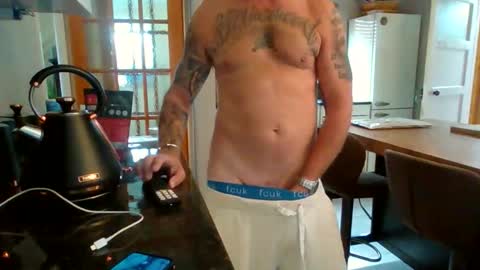 Snapshot of masked_masturbation_couple chatting on 09-11-25, 09:53 Masked Masturbation Couple online show from 09-11-25, 09:53