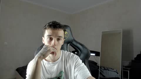 Snapshot of mason_warhol chatting on 03-04-25, 03:44 Mason online show from 03-04-25, 03:44