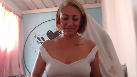 Snapshot of massielferretis chatting on 12-22-25, 08:06 massiel ferreti online show from 12-22-25, 08:06