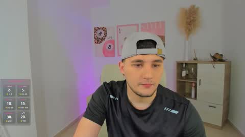 Snapshot of massimo_fiore chatting on 02-25-26, 02:21 Massimo online show from 02-25-26, 02:21