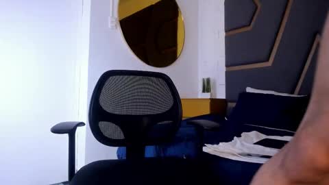 Snapshot of massimofiore_ chatting on 11-21-25, 04:00 Massimo online show from 11-21-25, 04:00