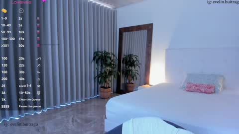 Snapshot of massivecockfuckbunny chatting on 01-16-25, 04:50 Eve   Independent model online show from 01-16-25, 04:50