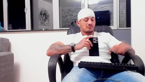 Snapshot of masterchris12 chatting on 12-11-24, 12:12 masterchris12 online show from 12-11-24, 12:12