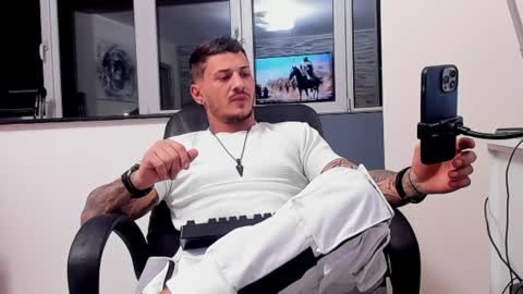 Snapshot of masterchris12 chatting on 12-11-24, 08:28 masterchris12 online show from 12-11-24, 08:28