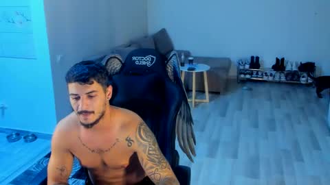 Snapshot of masterchris12 chatting on 10-28-25, 09:50 masterchris12 online show from 10-28-25, 09:50