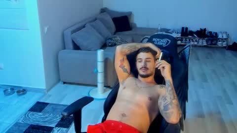 Snapshot of masterchris12 chatting on 10-29-25, 09:05 masterchris12 online show from 10-29-25, 09:05